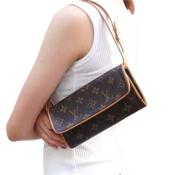 LOUIS VUITTON Twin Pochette - Picture 1 of 13